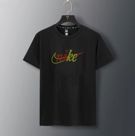 Однотонная чёрная футболка прямого кроя с логотипом Nike