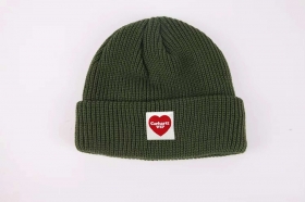 Carhartt зелёная шапка средней вязки с фирменным логотипом бренда