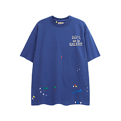 Синяя футболка бренда GALLERY DEPT с надписью и мазками