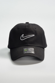 Базовая чёрная кепка с вышитым логотипом бренда Nike