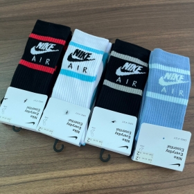 Высокие яркие носки разных цветов от Nike в комплекте 2 пары