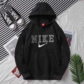 От бренда Nike чёрное худи с фирменным логотипом на груди