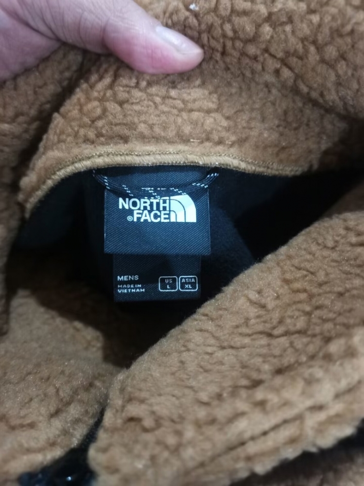Чёрно-коричневая куртка шерпа The North Face с карманами на груди