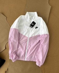 Бело-розовая лёгкая Nike ветровка с высоким воротником без капюшона