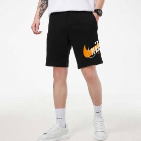 Повседневные прямого кроя чёрные шорты Nike с оранжевым логотипом
