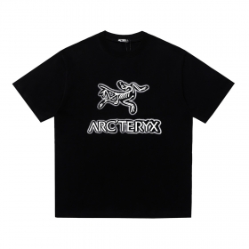 Оригинальная черная футболка ARC’TERYX с фирменным принтом