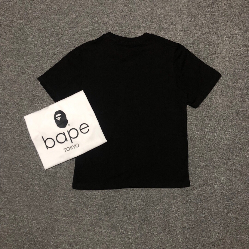 Повседневная чёрного-цвета с логотипом на груди Bape футболка