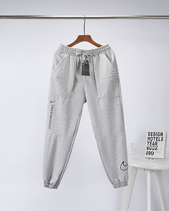 Серые спортивки Nike Swoosh c принтом 