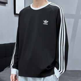 Оверсайз Adidas свитшот черного цвета с эластичными манжетами