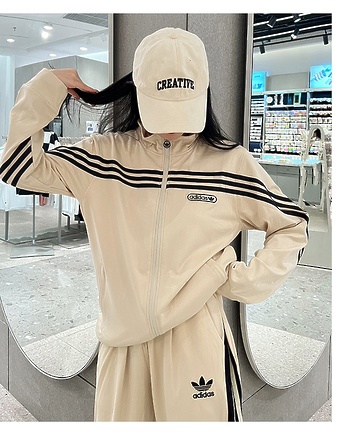 Спортивный молочного цвета костюм Adidas с олимпийкой на молнии