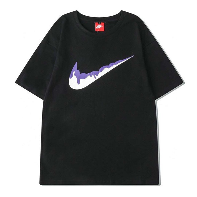 Чёрная футболка Nike Swoosh с фиолетово-чёрным лого