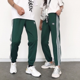 Adidas зелёные трикотажные спортивные на резинке штаны