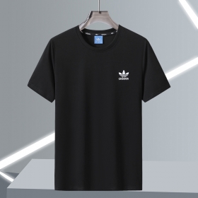 Универсальная футболка Adidas выполнена в черном цвете