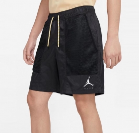 Nike стильные шорты в черном цвете с карманами из сетки