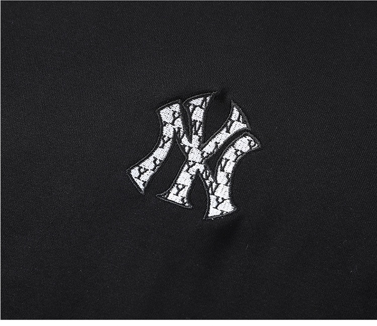 Чёрный свитшот NY с логотипом на спине