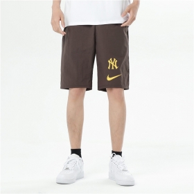 Коричневые шорты с фирменным логотипом Nike & MLB снизу и на резинке