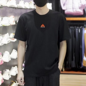 Повседневная футболка от бренда Nike ACG чёрная с коротким рукавом