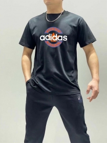 Чёрная футболка с фирменным принтом Adidas на груди