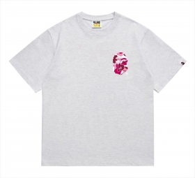 Удобная BAPE футболка выполнена в светло-сером цвете