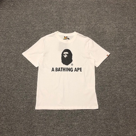 Трендовая для ежедневного ношения белая футболка Bape