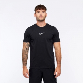 Базовая в черном цвете футболка Nike с округлым вырезом