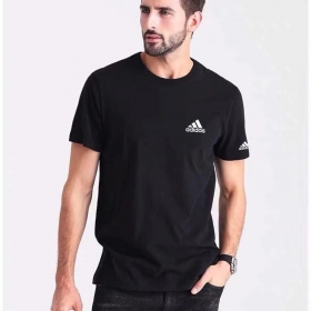Классического кроя чёрная с лого футболка Adidas и коротким рукавом