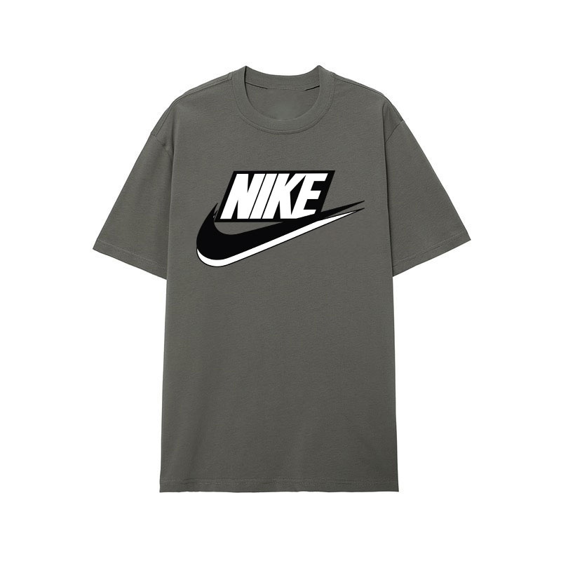 Серая с логотипом Nike на груди классического фасона футболка