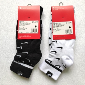Носки Nike высокие в белом и черном цвете