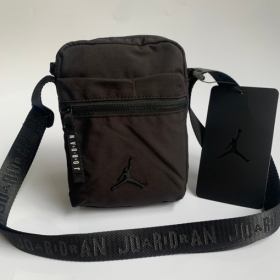 Jordan чёрная сумка через плечо с регулирующим ремешком