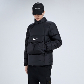 Чёрный пуховик Nike Swoosh с карманом посередине