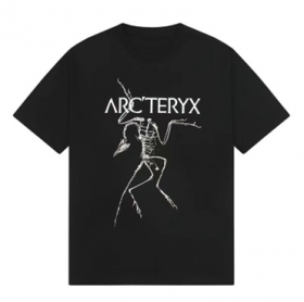 Футболка чёрная Arcteryx с оригинальным принтом и коротким рукавом