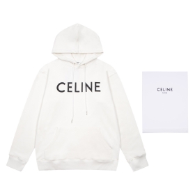 Из лучших материалов худи Celine выполнено в белом цвете