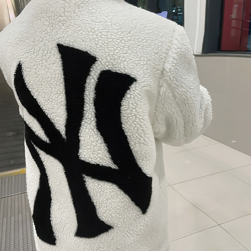 Двухстороння шерпа-куртка MLB белая с фирменным принтом на спине