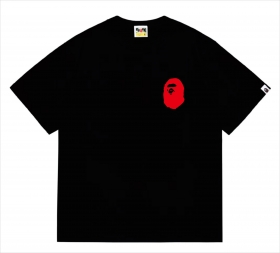 Хлопковая черная футболка BAPE с красным принтом на спине